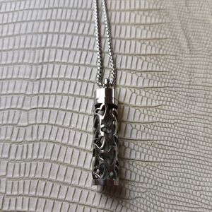 Intricate Silver Pendant Necklace Diffuser